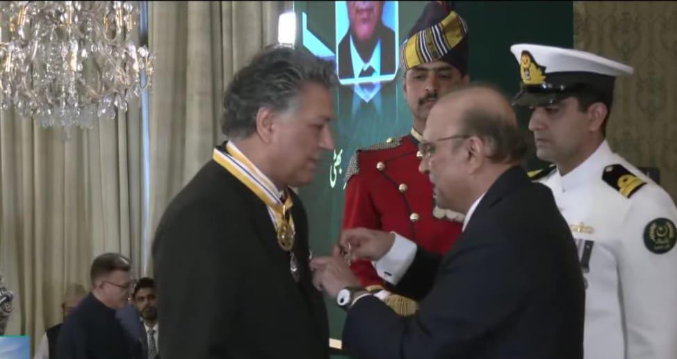 فیشن ڈیزائنر محمود بھٹی کو ہلال امتیاز سے نواز دیا گیا